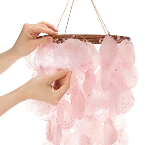Artikel Windspiel aus Capiz-Muscheln mit Holzelementen 70 cm Rosa für Innenbereiche
